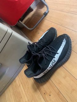 Yeezy Oreo size 10