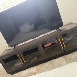 📺 Modern Wood Entertainment Center w/ Glass Doors – Great Condition!