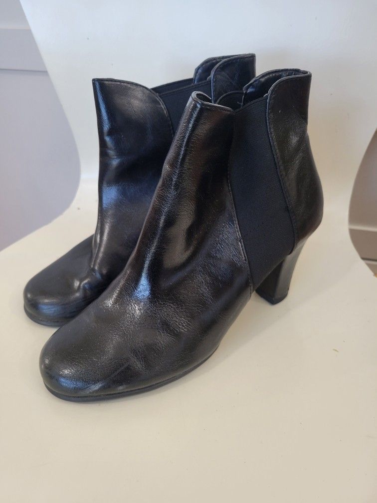 Size 7 Black Aerosoles Boots