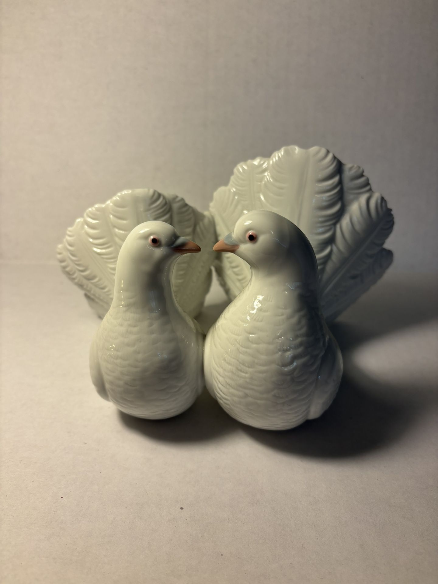 Lladro Kissing Doves figurine #1169 love birds white doves PRISTINE condition