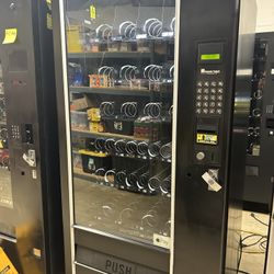 AP LCM 4 WIDE SNACK VENDING MACHINE 30 DAY WARRANTY & FREE DELIVERY 