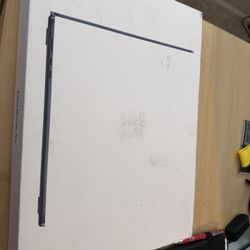 MacBook Air- 15 2025 Model M4 32GB Ram 512GB SSD