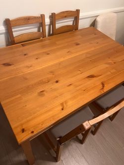 Dining table with chairs ( 29x46 inches)
