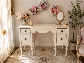 Charming Cottage Piece