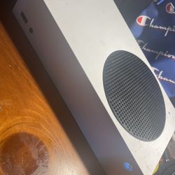 Xbox Series S (Controllers , Headset + 500GB storage)