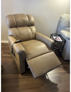 Golden Technologies MaxiComfort Lift Chair (PR535M Small) - 5 Mos Old - Perfect Condition