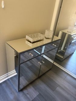 Glass dresser