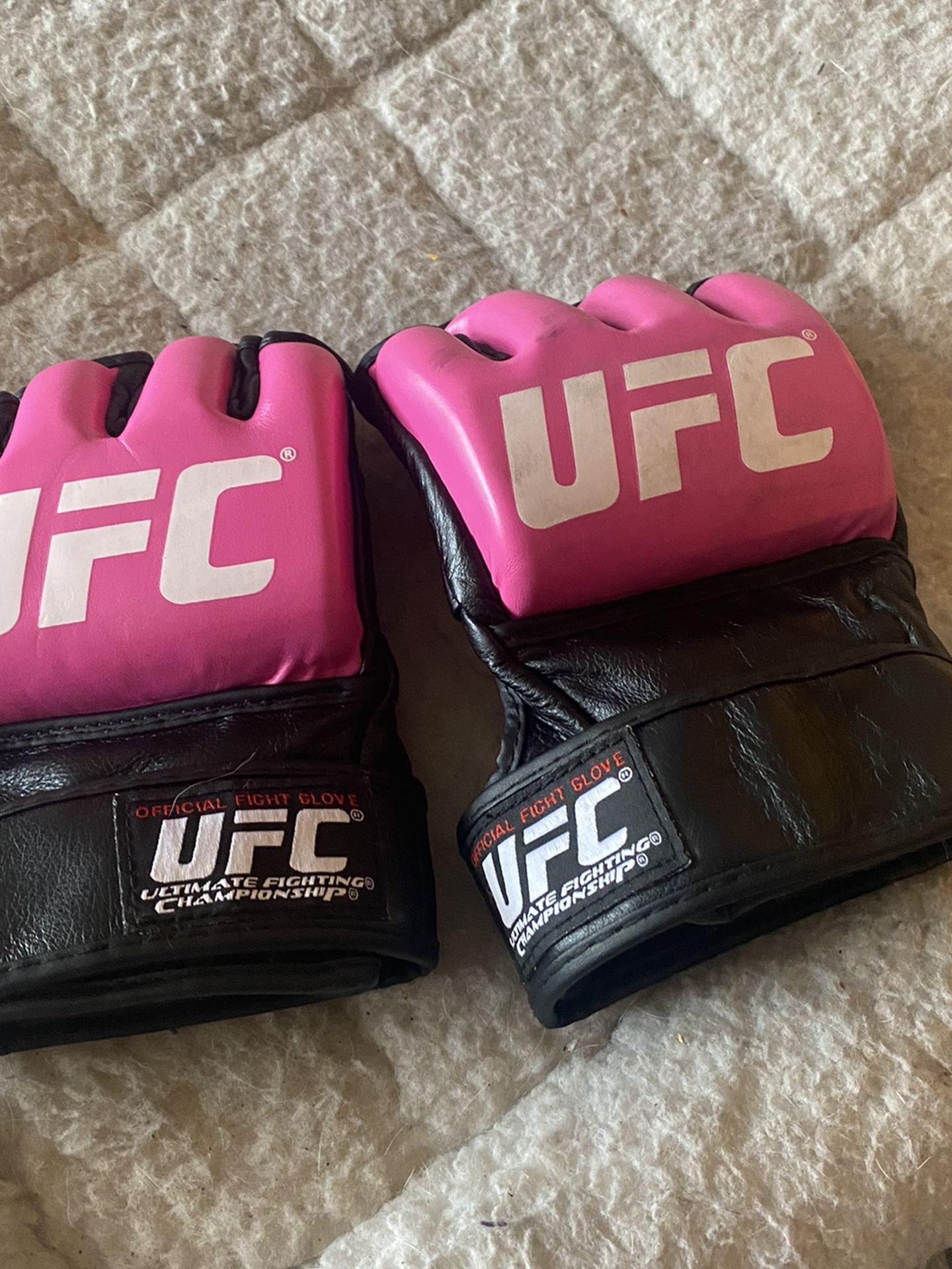 Women’s UFC Gloves New