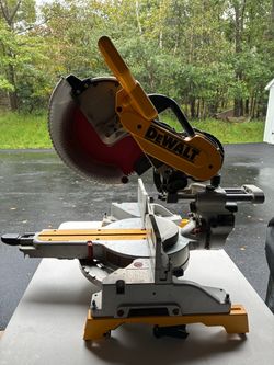 DEWALT Heavy-Duty Double-Bevel Sliding Compound Miter Saw — 12in