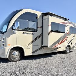 2015 Vegas 24Ft With Slide class a 17,000 miles!