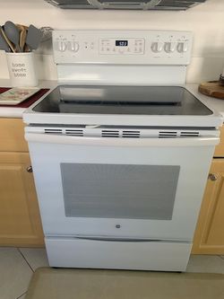Kitchen appliances for sale - GE White -Excellent condition