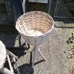 White Wicker Plant Stand 