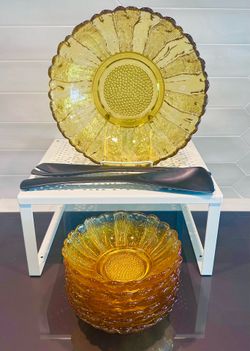 Vintage anchor hocking Country Estate honey gold glass 9 piece salad set. Gorgeous textured Sunflower shaped  bowls .  One 10” large salad bowl, six 6