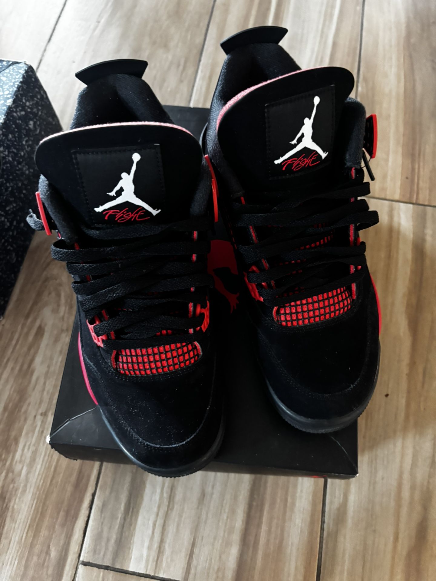 Jordan 4 Thunders