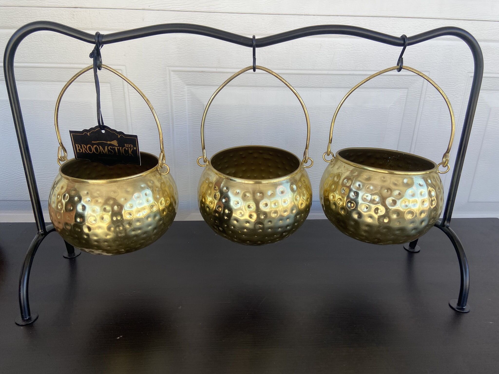 Festive Cauldron Holders