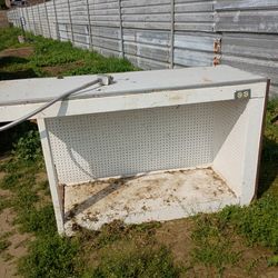 Work table with plugs yes it's FREE FREE