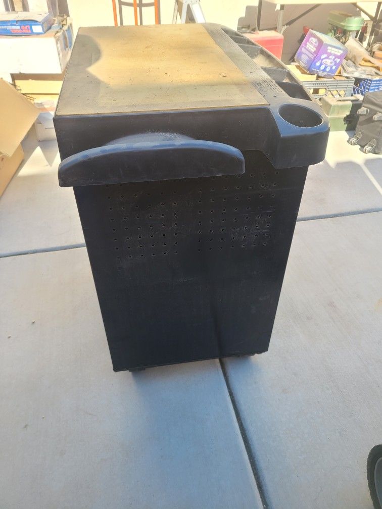 Craftsman Roll Around Tool Box With Tools