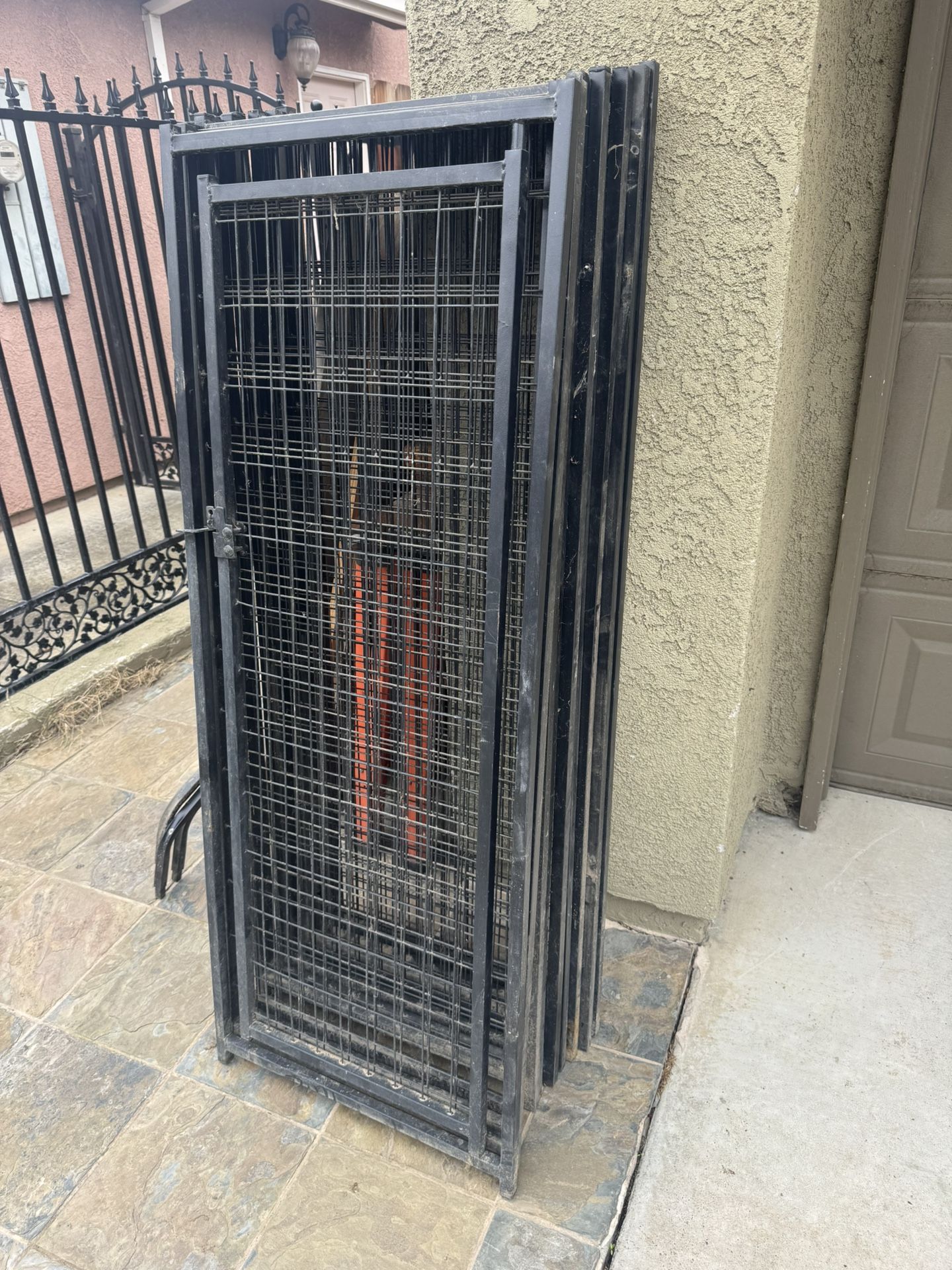 Large Outdoor Dog Kettle ( No Hardware accidentally Threw Away👍)