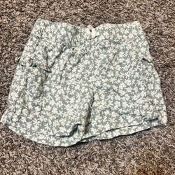 Girl’s sage green wonder nation floral shorts. Size 7/8 