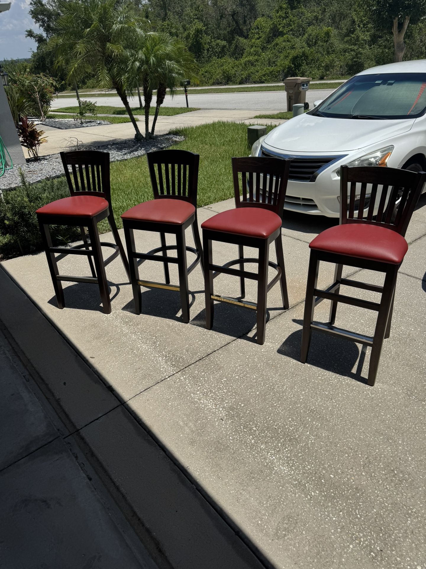(4) Beautiful Jasper Bar Height Chairs $75 For Set (Groveland)