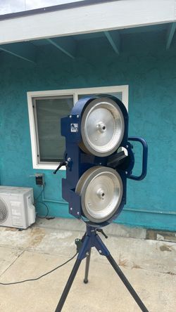 Bata 2 pitching machine