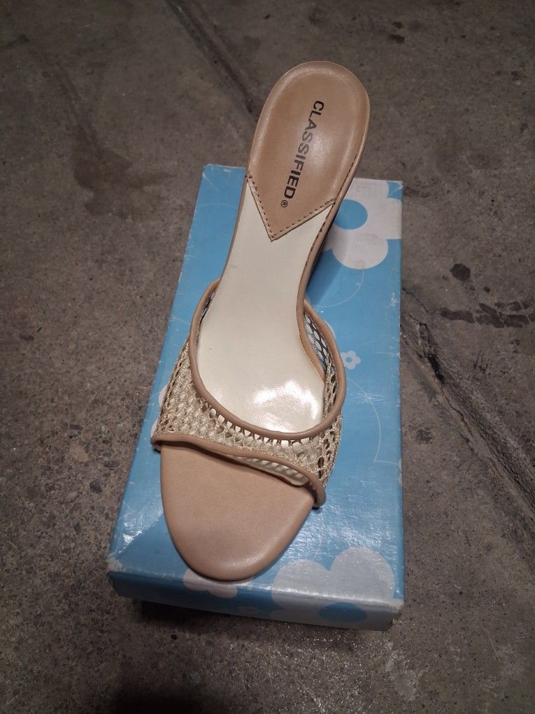 Size 6 HEELS NEW IN BOX