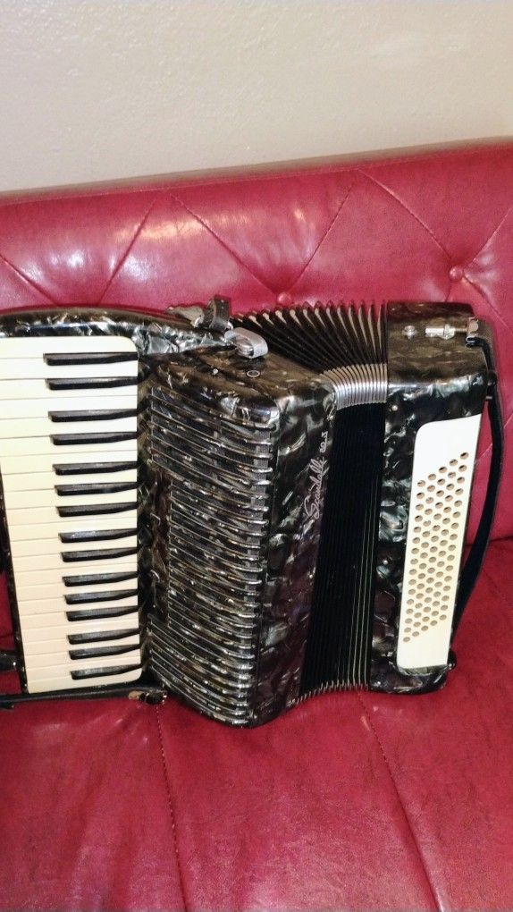 Scandalli Acordeon 37 Teclas Sin Bajos Piano Accordion