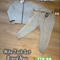 Nike Tech Set
