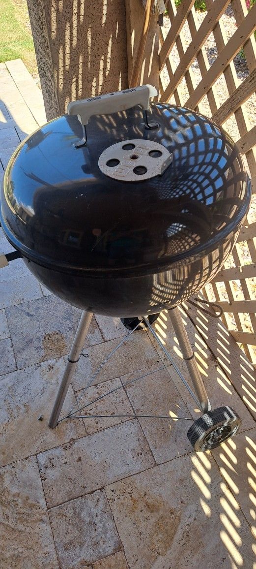 Weber  Kettle  Charcoal Grill