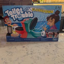 Hasbro Gaming Toilet Trouble Flushdown Kids Game Water Spray Ages 4+ ES. V