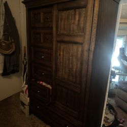 Hutch Dresser 700 Or Best Offer