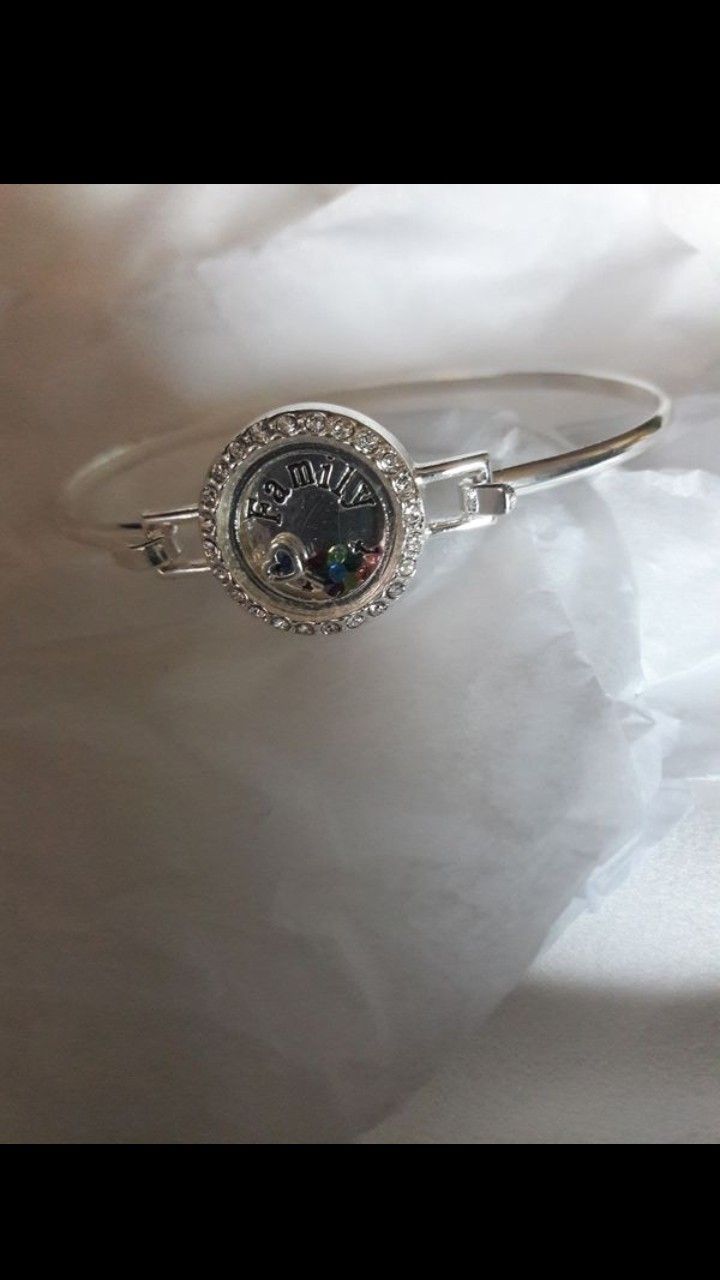 "Family First" Blessings Bangle Bracelet (NEW)