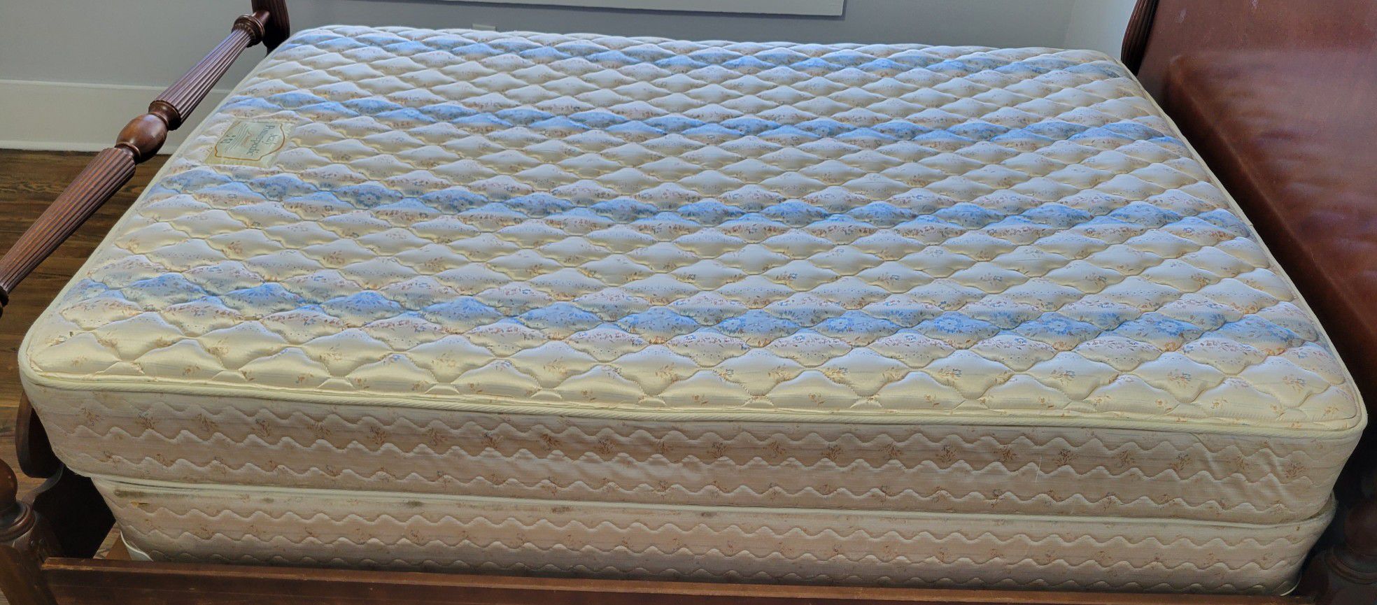 Mattress/Boxspring/Antique Bed Frame(Full Size)