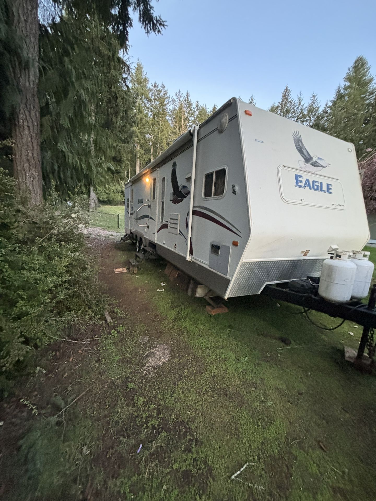 2005 Jayco 32’ Camper Trailer 