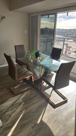 Modern Dining Table & Chairs