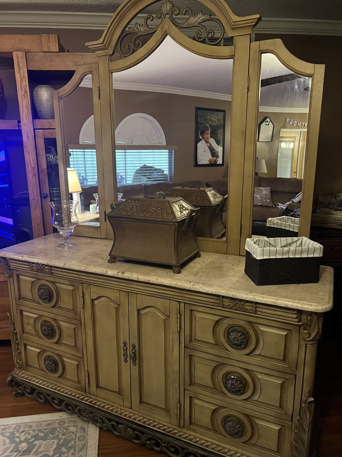 Queen Bedroom Set