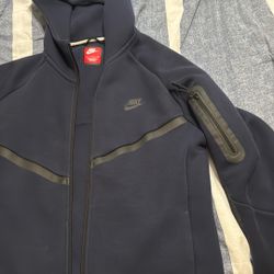 NIKE TECH SIZE M I WANT TRADES