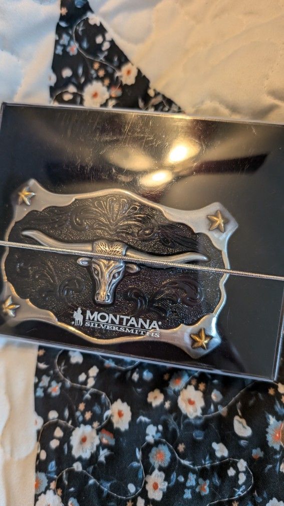 Montana Silversmiths Silver With Gold Trim Western Buckle