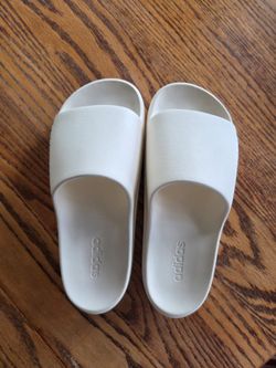 Adidas size 9 unisex slides