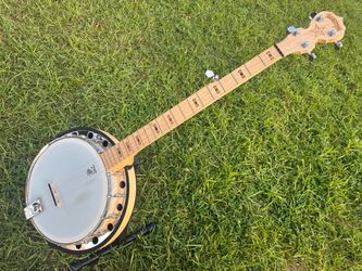 Deering 5 string banjo w/soft case