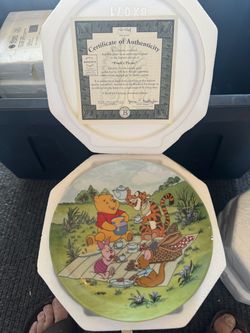 Bradford Exchange Disney Pooh's Picnic Collector Plate