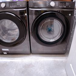 LIKE NEW Front Load Washer and Dryer Set