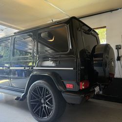 Mercedes G63 Custom 22” Rims And Tires For Trade