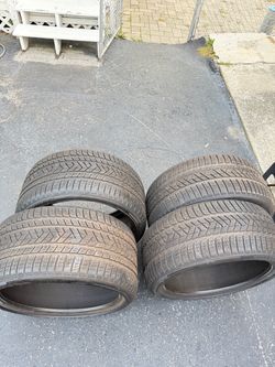 Pirelli SottoZero 3 Winter Tires