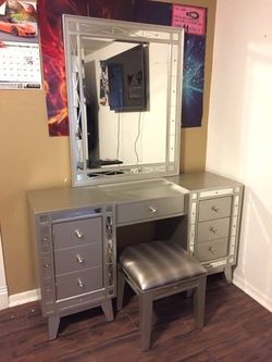 BRAND NEW MAKE UP VANITY DRESSER MIRROR AND STOOL