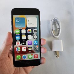 iPhone 7 - UNLOCKED - Like New 