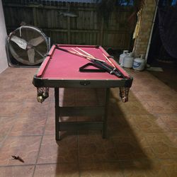 Medium Size Pool Table with Que Sticks And Complete Set Of Balls