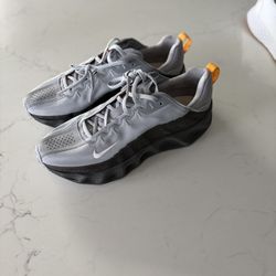 Nike Ava Rover 9.5 Never Worn. Firm Price. No Deals. 