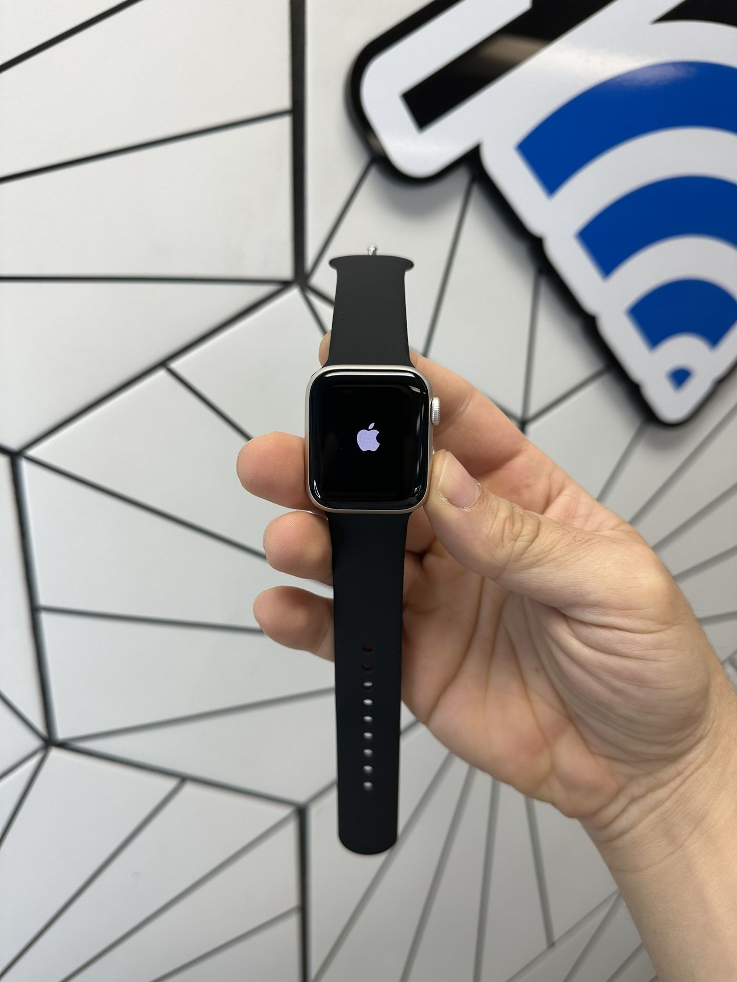 Apple Watch SE (2nd Gen) 40mm GPS & LTE Unlocked With Apple Care TIL Jan 2025