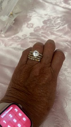 Beautiful mossinite 4 band ring with stone
